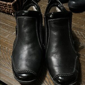 Rieker women’s Black Slip-On Leather Dress Shoes 37.